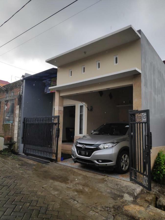 Homestay Wahyudi 1 Syariah Tlekung Εξωτερικό φωτογραφία
