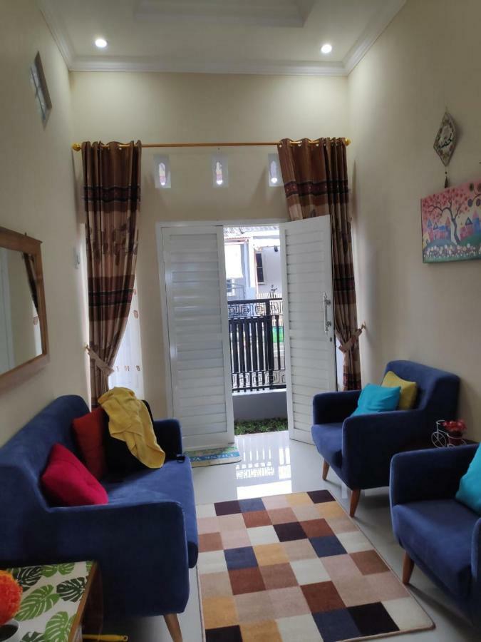 Homestay Wahyudi 1 Syariah Tlekung Εξωτερικό φωτογραφία